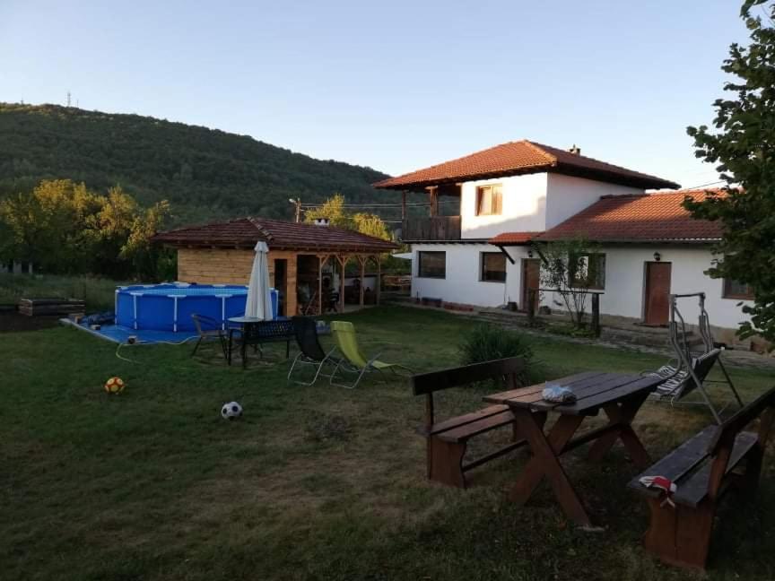 Guest House Yana Tŭrkasheni Zewnętrze zdjęcie